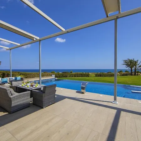 Seafront Infinte Aretousa *