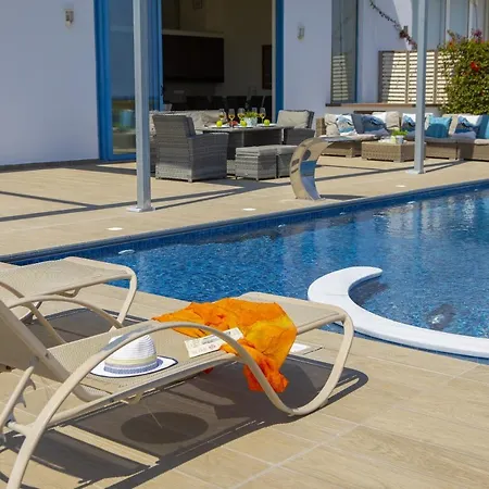 Seafront Infinte Aretousa *