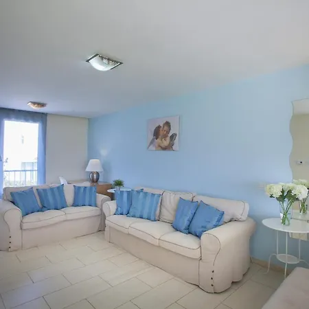 Villa Seafront Infinte Aretousa *