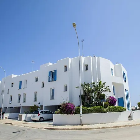 Villa Seafront Infinte Aretousa