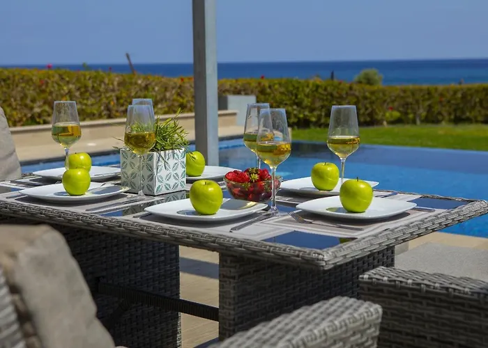 Villa Seafront Infinte Aretousa