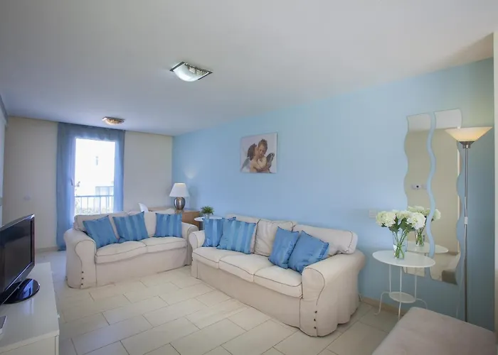 Villa Seafront Infinte Aretousa *