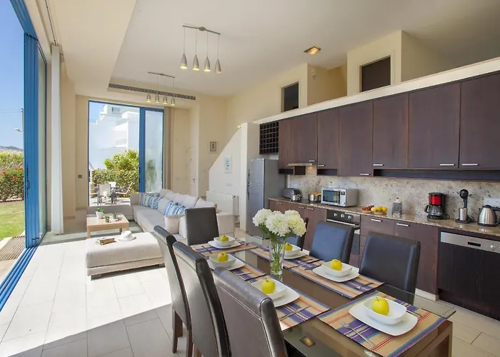 Villa Seafront Infinte Aretousa *