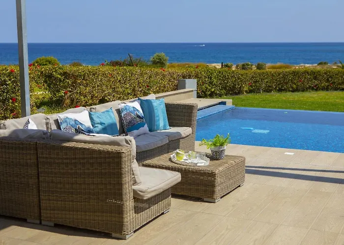 Seafront Infinte Aretousa *