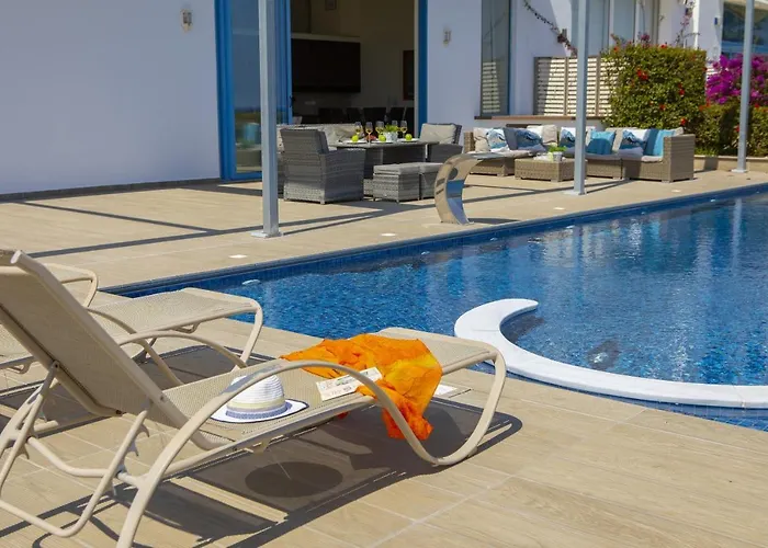 Seafront Infinte Aretousa *