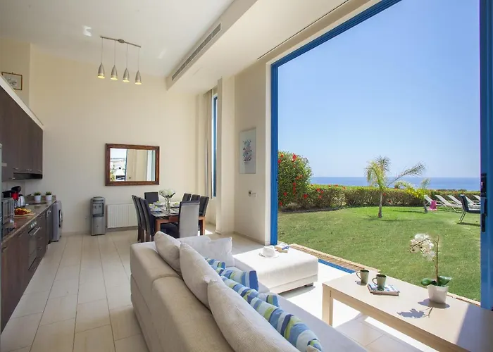 Seafront Infinte Aretousa *