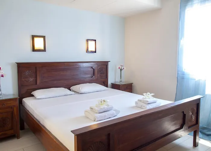 Seafront Infinte Aretousa